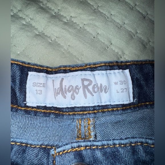 Indigo Rain mid Rise, straight leg distressed Jeans. Junior size 13. NWT - Picture 7 of 10
